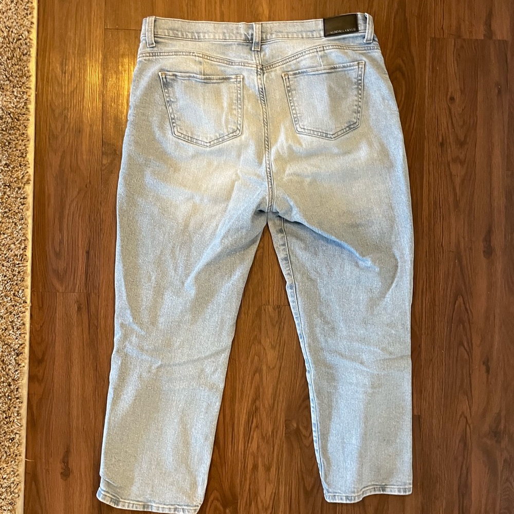 High Rise Straight Jeans - Picture 4 of 4